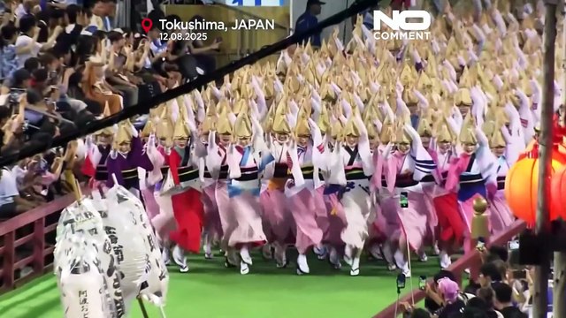 Il festival Awa Odori in Giappone continua con le esibizioni serali di so-odori