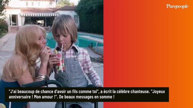 David Hallyday : Sa ressemblance avec son fils Cameron éclate, sa mère Sylvie Vartan le prouve !