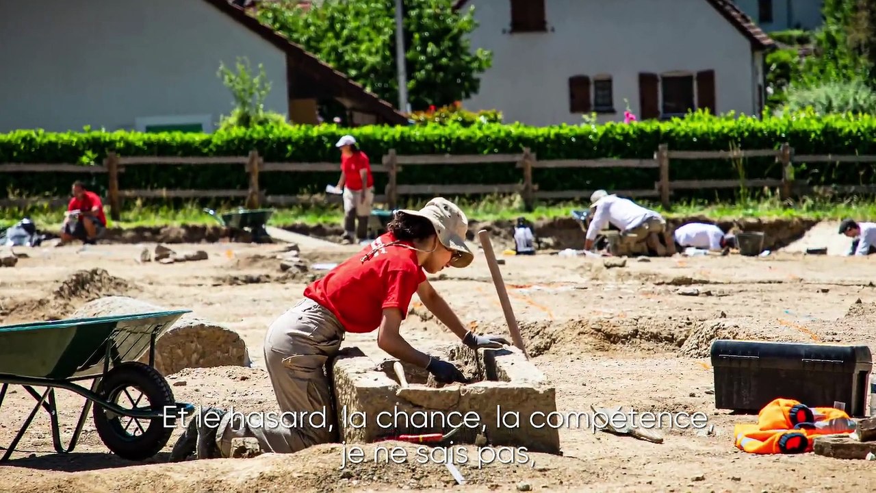 La découverte d'une étoffe aux fils d'or à Autun