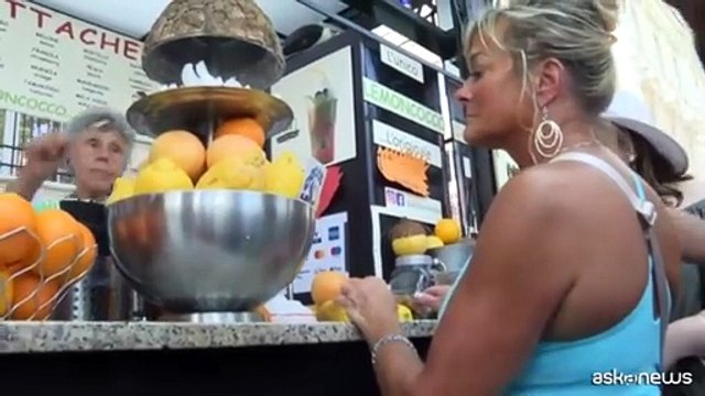 Ferragosto a Roma, turisti a caccia di grattachecca : E' ideale