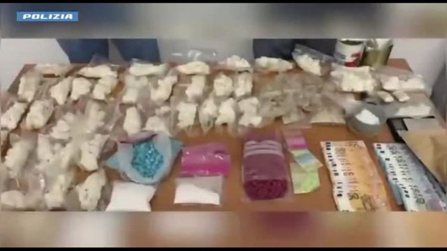Bologna, 4 kg di droga del cannibale in casa, arrestato 29enne