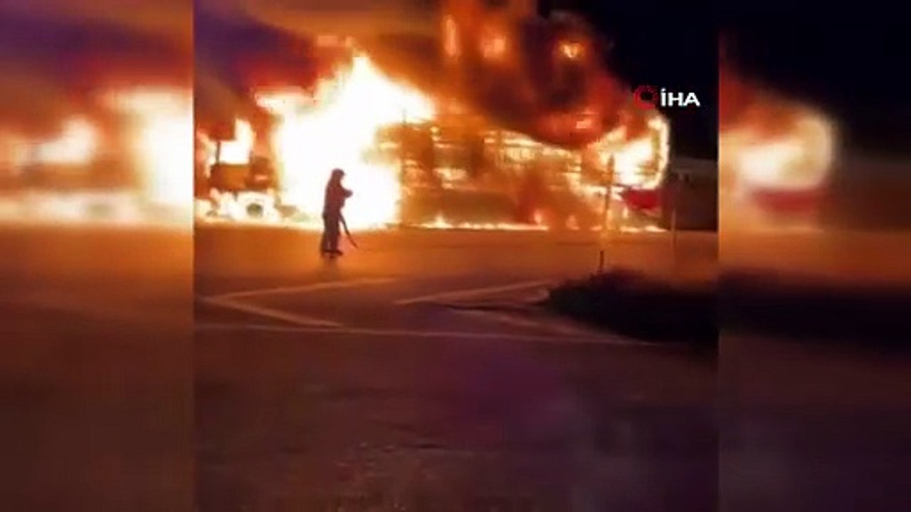 Tır alev topuna döndü; itfaiye ekipleri ölümden son anda kurtuldu!