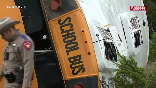 Texas, scuolabus si ribalta dopo il primo giorno di lezioni: tre feriti gravi
