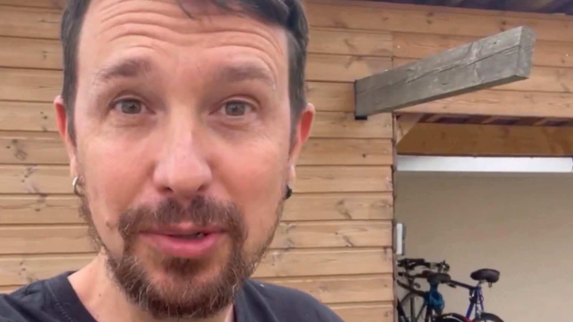 Pablo Iglesias reabrir� su proyecto hostelero este viernes con la inauguraci�n de la Taberna Garibaldi en un nuevo local de Lavapi�s, en la calle Miguel Servet 23, antiguo emplazamiento del restaurante Bombay Blue.

El exvicepresidente ha prometido un espacio m�s amplio, con terraza y futbol�n, donde adem�s de ofrecer propuestas como el "salmorejo partisano" se desarrollar�n actividades culturales. Iglesias lo define como "un lugar antifascista en el que tomar una cerveza o lo que te apetezca con tu gente". La apertura oficial ser� el 15 de agosto, y en septiembre se celebrar� una inauguraci�n m�s formal.