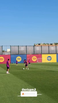 Control increíble de Eric García en el entrenamiento del Barça