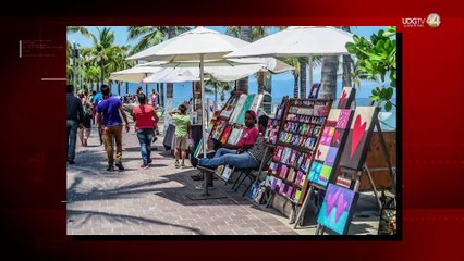 Vallarta se compromete a “reducir lo más que se pueda” el comercio informal en el malecón