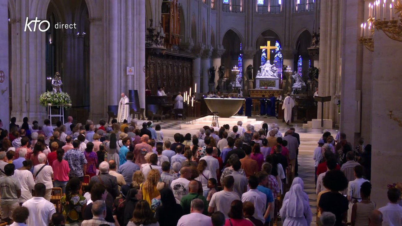 Premières vêpres de l'Assomption à Notre-Dame de Paris