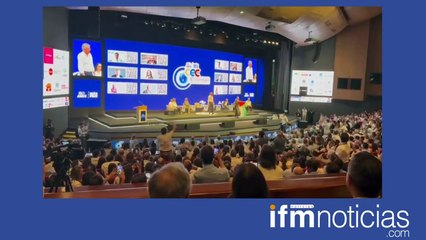 Abuchean y expulsan a Daniel Quintero del Congreso de la ANDI