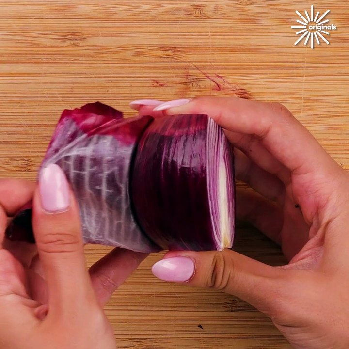 Genius hack for perfectly dicing an onion! 🧅