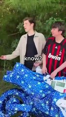 🎁 Guess The Gift & WIN It! | Fun Challenge 2025