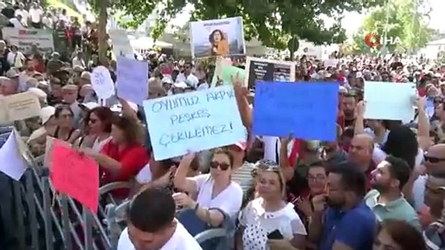 Aydın'da Özlem Çerçioğlu AK Parti'ye geçmesinin ardından ''topuklu'' eylem