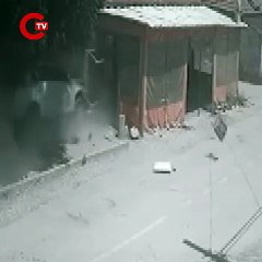 Isparta'da korkunç kaza... Otomobil kahvehaneye girdi: Ölü ve yaralılar var!