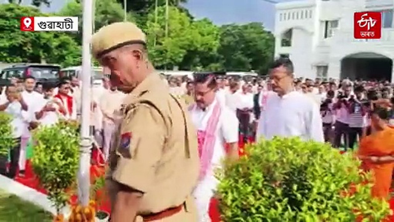 ৰাজ্যিক বিজেপিৰ মুখ্য কাৰ্যালয়ত পতাকা উত্তোলন কৰিলে সভাপতি দিলীপ শইকীয়াই