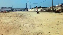 عساس معارت شنو بيه جا تهجم علينا بالكلب على أساس نلصقو طموبيل مع طموبيل لي حدانا قلت لا..