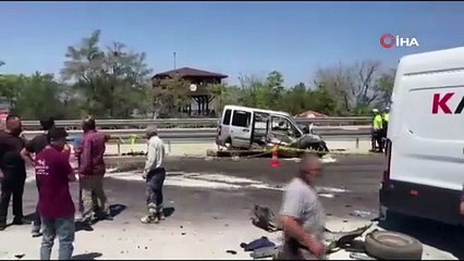 Yol çalışması nedeniyle tek şeride düşen yolda feci kaza:1 ölü 6 yaralı