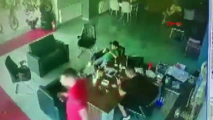 Eli kanlı saldırganların silahlı baskını kamerada: Kurşunlar minik çocuğa isabet etti