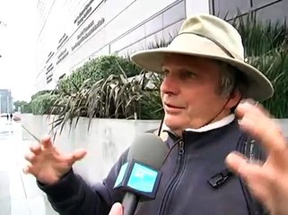 Johnny Hallyday hospitalisé à Los Angeles – Reportage France 24 (10 décembre 2009)