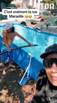 Canicule à Marseille : des jeunes détournent l’eau des bouches d’incendie pour installer une piscine sauvage en pleine rue