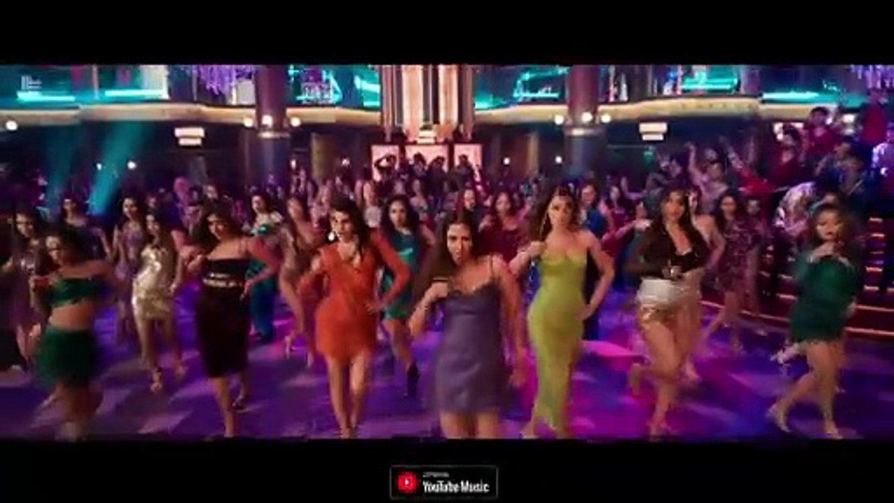 LAAL_PARI__Song___Yo_Yo_Honey_Singh___Sajid_Nadiadwala___Tarun_Mansukhani___Housefull_5_-_6th_June(480p)