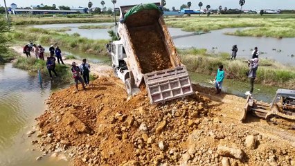 Extremely Operator Start The New Project Mitsubishi DOZER Push Level The Land Up, 5ton Truck Unload