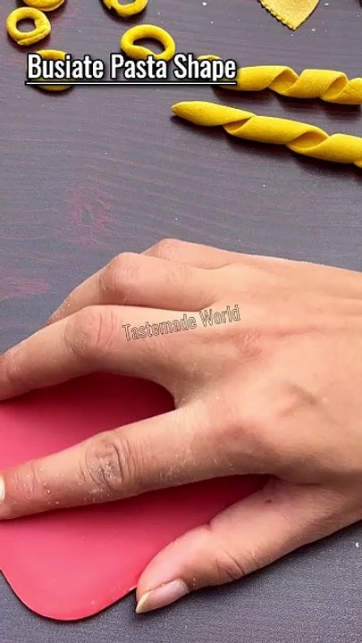 Easy Busiate/Fusilli al ferretto Pasta Shape https://youtu.be/-s520Mdno1I?si=V2XCEs4-RllDgPEu  #tastemadeworld #trending #pasta #busiate #busiatepasta