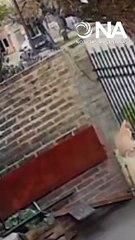 Una mujer fue asesinada delante de su hijo adolescente en Villa Luzuriaga: un detenido