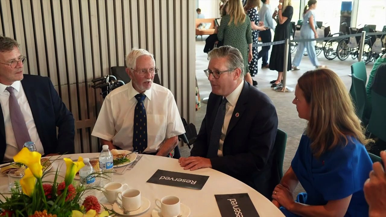 Keir Starmer meets veterans at VJ Day reception