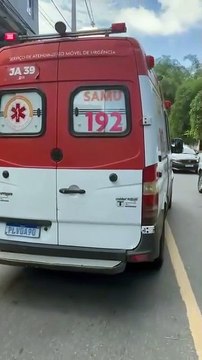 homem baleado na estrada velha