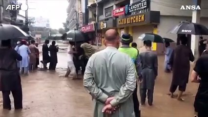 Pakistan, quasi 200 morti in 24 ore per le piogge monsoniche