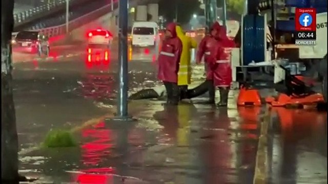 Inundaciones y daños en vialidades dejan intensas lluvias en Tultitlán, Edomex