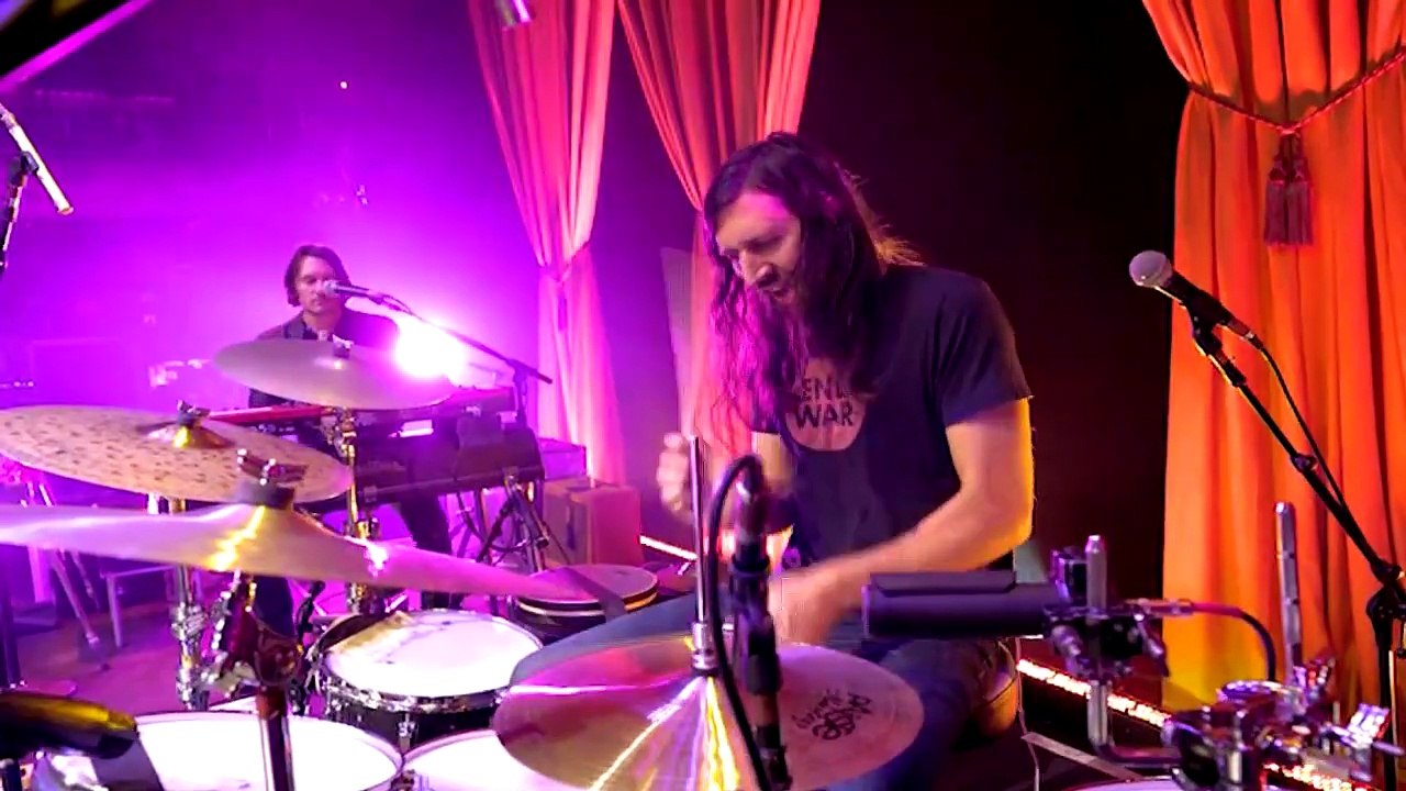 SHERYL CROW — There Goes The Neighborhood // “Sheryl Crow Live At Capitol Theatre”: 2017 “Be Myself Tour”