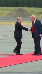 Trump y Putin se saludan en Alaska
