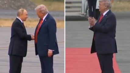 Trump accoglie Putin con un applauso: l'arrivo ad Anchorage per il vertice in Alaska