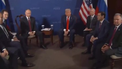 Chaotic scenes at Trump Putin summit as press clamor to ask questions of world leaders