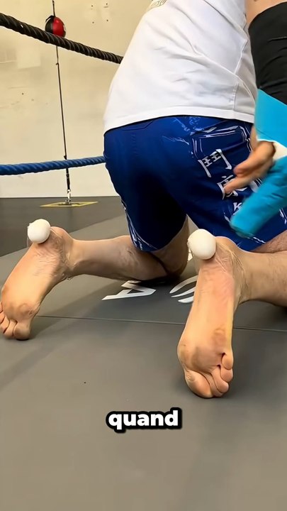 Le coach met des Legos aux pieds et c'est fou !