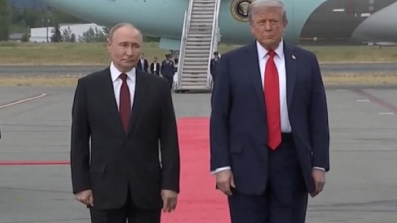 Putin avoids answering ceasefire question at Alaska summit arrival