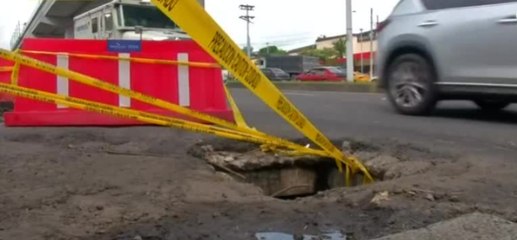 Enorme hueco en la vía Domingo Díaz causa preocupación entre conductores