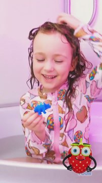 Dad’s rainbow bath bomb surprise! 🌈🛁 Time for a bath test! #bathtimehack