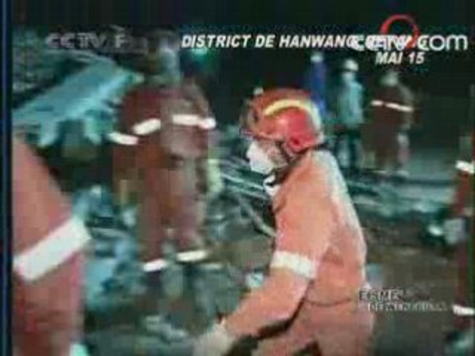 四川地震 Sauvés après 80 heures sous les décombres