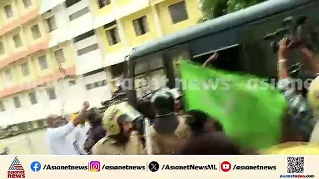 മഞ്ചേരി മെഡിക്കല്‍ കോളേജ് ജീവനക്കാര്‍ക്കെതിരായ കേസില്‍ പ്രതിഷേധം