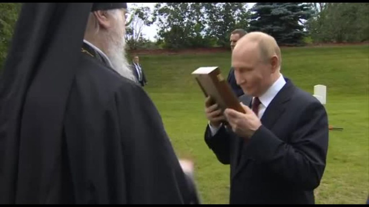 Alaska, Putin dopo il vertice in visita al cimitero fuori Anchorage