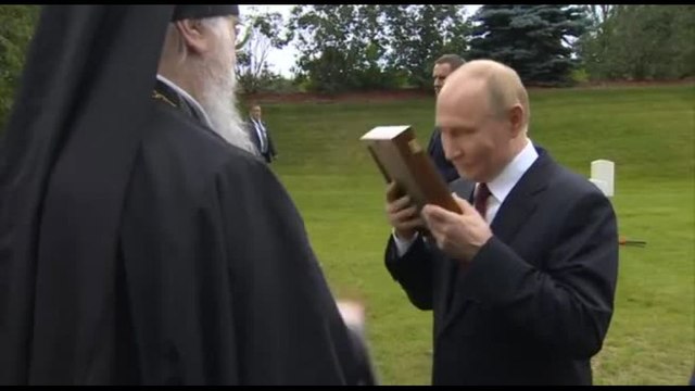 Alaska, Putin dopo il vertice in visita al cimitero fuori Anchorage