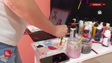 Tekirdağ’da öğretmen baba ve kızı çalıştıkları ilkokulun duvarlarını renklendirdi