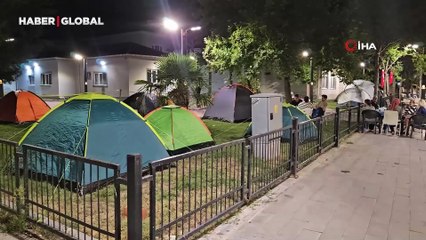 Sındırgı'da deprem sonrası artçılar sürüyor, korkan vatandaşlar dışarıda uyuyor