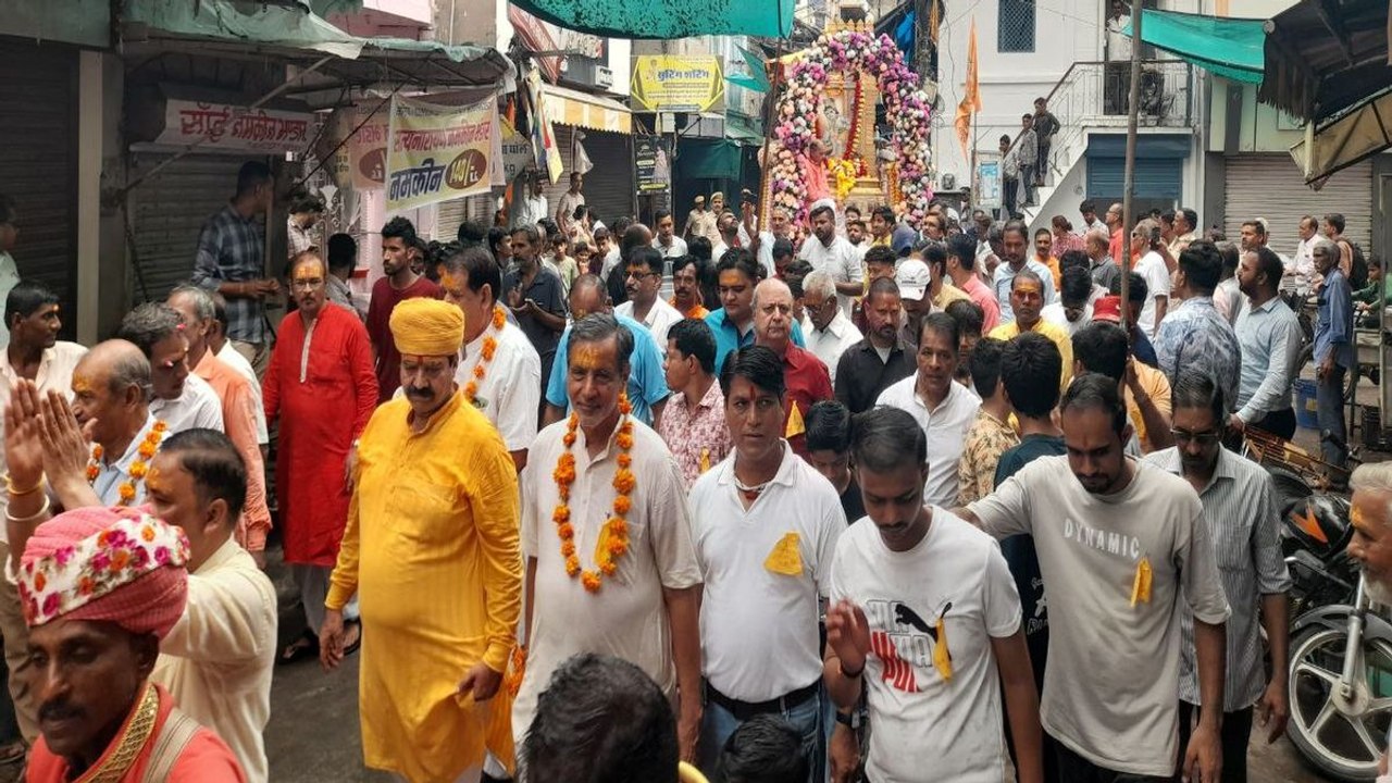 भगवान कृष्ण का किया गुणगान, गूंजा जयकारा