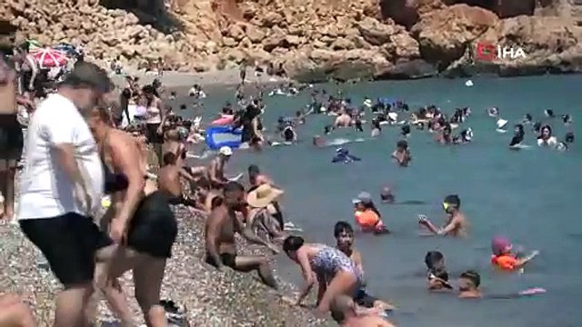 Vatandaşlar baygınlık geçirdi: O ilde denizin sıcaklığı 32 dereceye çıktı!