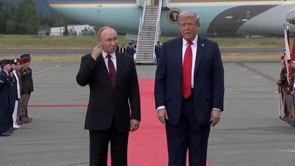 Así reaccionó Putin tras ser preguntado si dejará de matar civiles por una periodista ante Trump