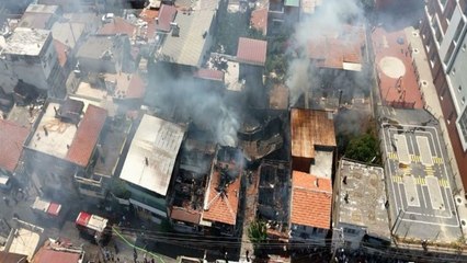 İzmir'de hurda deposunda çıkan yangın 4 eve sıçradı