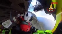 Sospesi sull'abisso, il salvataggio in volo dell'escursionista finito in un canalone a 3.000 metri a Usseglio. L'intervento con il verricello
