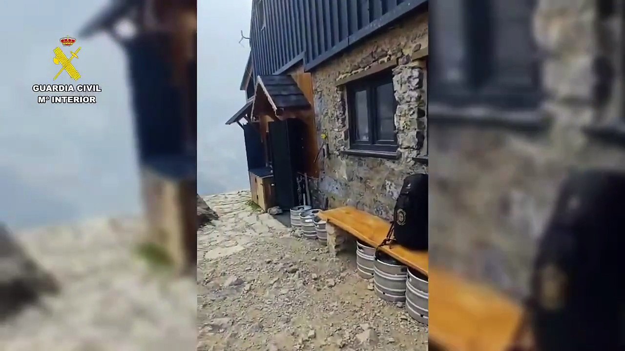 Rescate en Collado Jermoso por el incendio de Picos de Europa en León (2)
